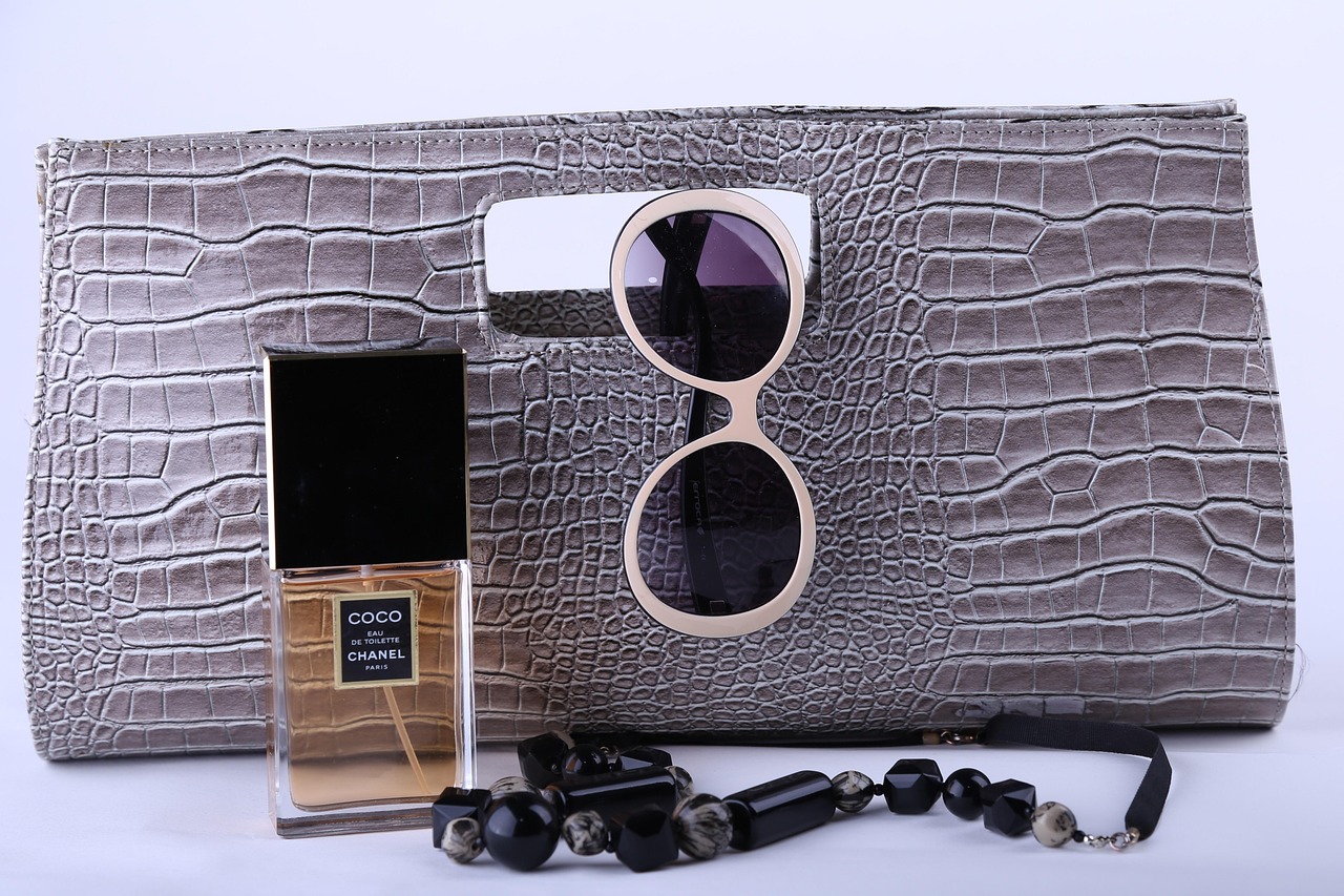 tipps und tricks zur handtaschenorganisation: so bleibt ihre handtasche immer ordentlich und sie finden alles schnell wieder.