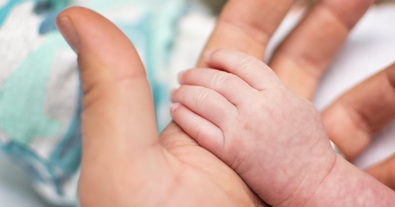 Ab wann fremdeln Babys? So erkennst du die wichtige Phase