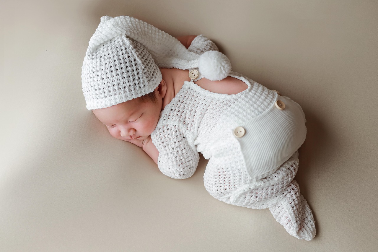 entdecken sie wichtige tipps und ratschläge, um das weinen ihres babys zu verstehen und zu beruhigen. erfahren sie, wie sie auf die bedürfnisse ihres neugeborenen eingehen können, um eine ruhige und liebevolle umgebung zu schaffen.
