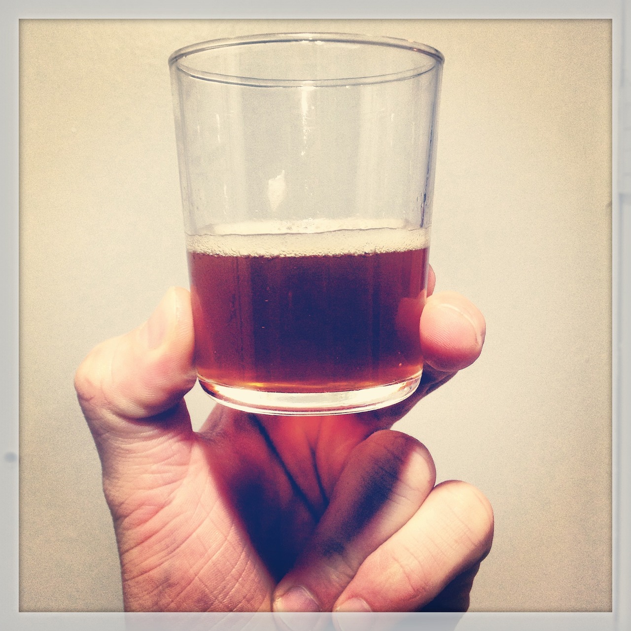 entdecken sie die kunst des homebrewing: brauen sie ihr eigenes bier zu hause mit einfachen anleitungen, tipps und hochwertigen zutaten f&uuml;r den perfekten geschmack.