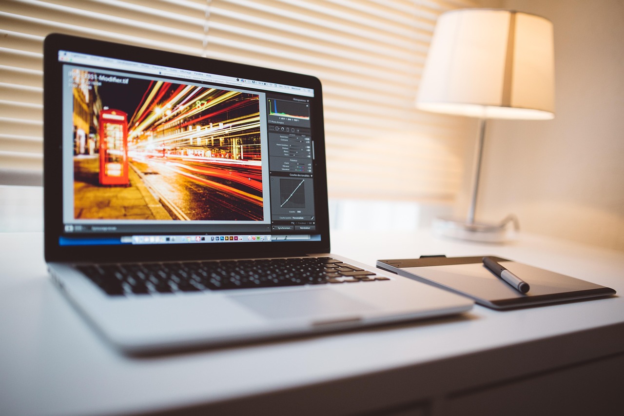 leistungsstarke und benutzerfreundliche fotobearbeitungssoftware f&uuml;r perfekte bilder. einfaches retuschieren, verbessern und kreative gestaltung ihrer fotos.